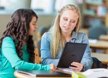 Should You Pay Off Your Student Loans During College?